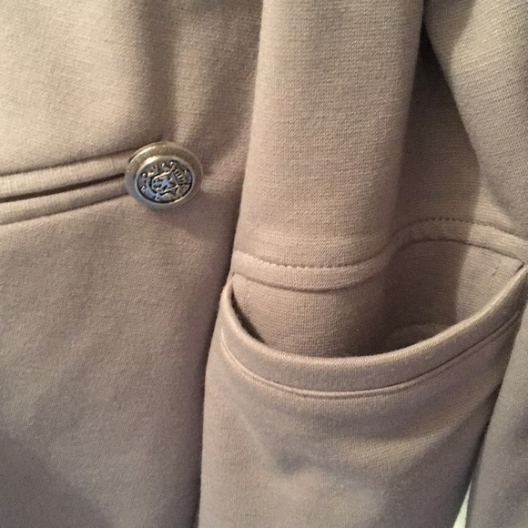 Zip up jacket. Fashion buttons and has pockets. - Picture 5 of 5